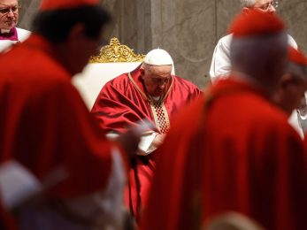 Vaticano: Pregador da Casa Pontifícia critica «morte de Deus» pelo mundo ocidental
