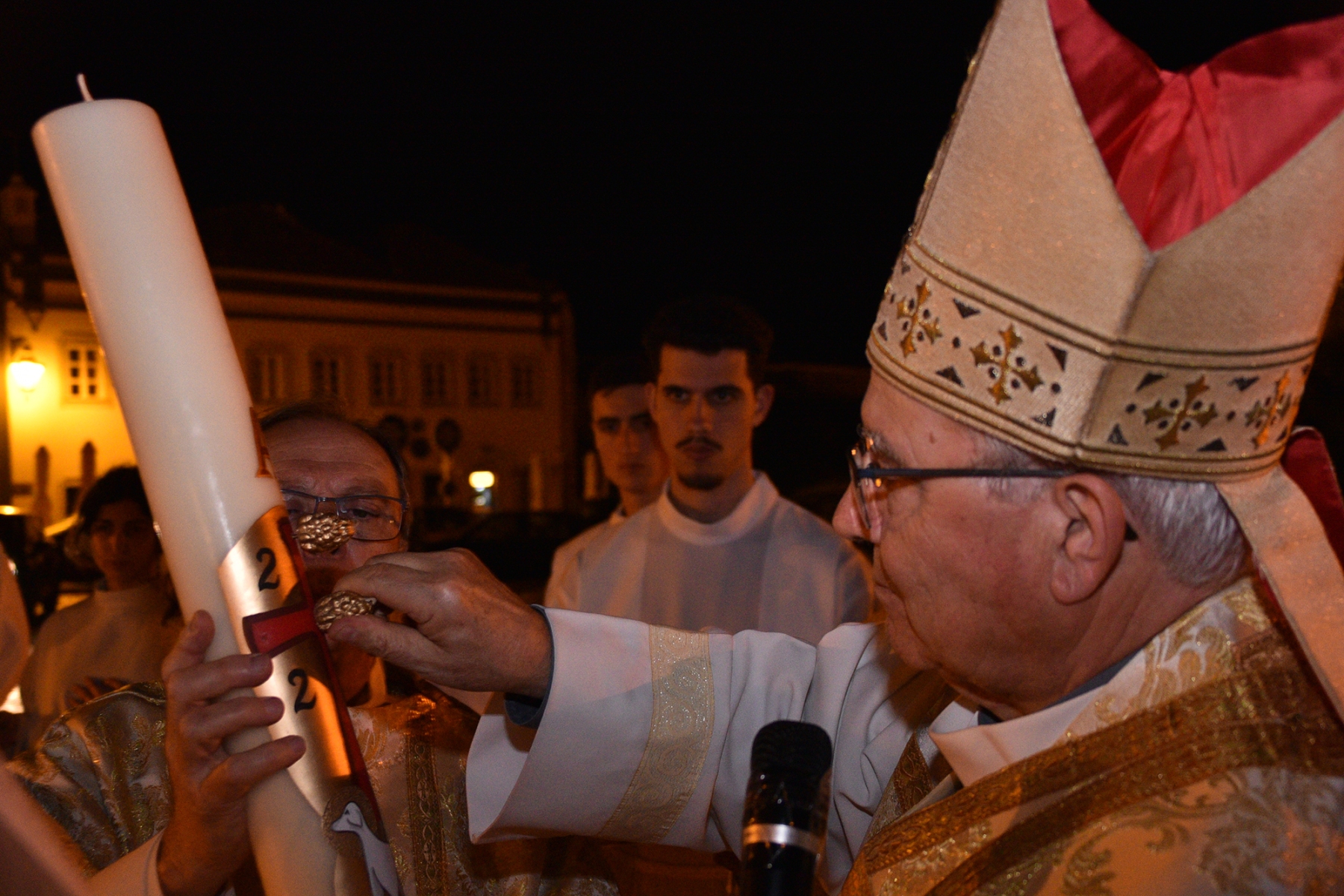Vigília Pascal Bispo do Algarve pede que festa da ressurreição tenha «reflexo» na vida Vigília Pascal Bispo do Algarve pede que festa da ressurreição tenha «reflexo» na vida