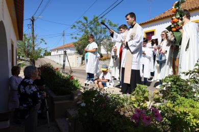 Igreja/Sociedade: Compasso alentejano visitou pela primeira vez a Junta de Freguesia e Paços do Concelho de Mora (c/fotos)