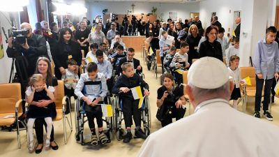 Hungria: Papa visitou instituição para crianças cegas e amblíopes