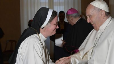 Vaticano: Papa nomeia religiosa inglesa como presidente da Academia Pontifícia para as Ciências Sociais