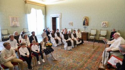 Vaticano: Papa elogia papel da Vida Consagrada na resposta aos «mais frágeis e marginalizados»