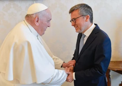 Vaticano: Francisco recebeu presidente da Câmara de Lisboa e gravou mensagem de vídeo
