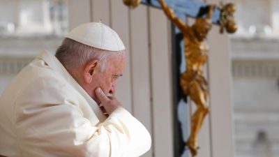 Vaticano: «Nunca se deve matar em nome de Deus», diz Francisco