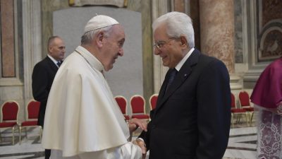Vaticano: Papa distingue presidente da Itália, homenageando «testemunho de serviço e de responsabilidade» na política