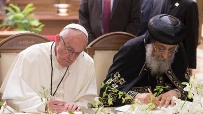 Ecumenismo: Papa e líder da Igreja copta ortodoxa do Egito celebram aniversário de encontro histórico entre predecessores