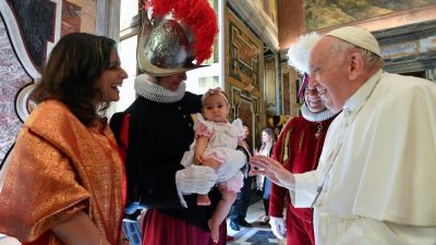 Vaticano: Papa aponta que «missão» da Guarda Suíça é «caminho» para testemunhar a fé