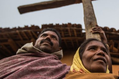 India: Confrontos étnicos causam dezenas de mortos e a destruição de igrejas