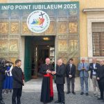 Vaticano: Secretário de Estado confia em pronta recuperação do Papa