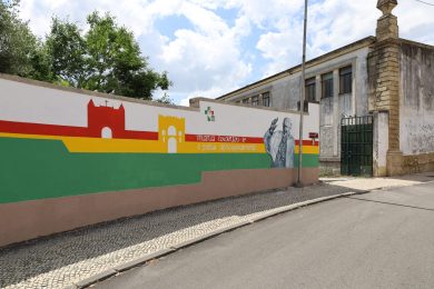 Coimbra: Papa Francisco, símbolos da cidade, cores e logo da JMJ 2023 dão vida a novo mural