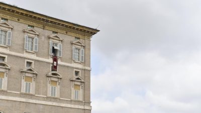 Vaticano: Papa reforça desafio de «acolher todos» na Igreja, mostrando imagem de «Deus-amor»