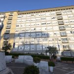 Vaticano: Francisco telefonou a mãe de menino que batizou no anterior internamento hospitalar
