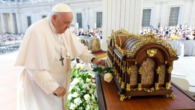 Vaticano: Papa dedica catequese a Santa Teresinha e promete carta apostólica