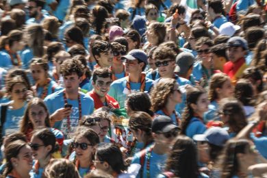 Lisboa 2023: Jovens espanhóis dizem «presente», com milhares de peregrinos no Estoril (c/vídeo)