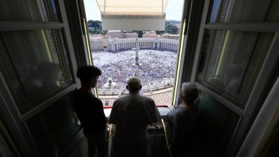 Vaticano: Papa saúda quem parte para a JMJ e pede que se lembrem dos mais velhos
