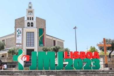 JMJ Lisboa 2023: Jovens de Bragança constroem mural com materiais reciclados