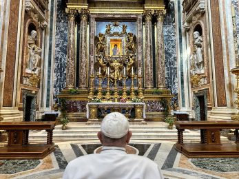 Vaticano: Papa esteve na Basílica de Santa Maria Maior, para agradecer pela viagem a Portugal