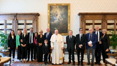 Vaticano: Papa afirma que «a desinformação é o primeiro dos pecados, dos erros» do jornalismo