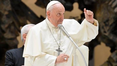 Vaticano: Papa incentivou «a realizar ações ordinárias de modo extraordinário», a exemplo de Santa Kateri Tekakwitha