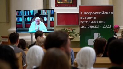 Santa Sé: Vaticano explica que o Papa «não» quis «exaltar lógicas imperialistas», na conversa com jovens russos