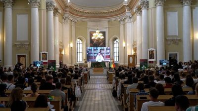 Vaticano: Papa desejou aos jovens russos «a vocação de serem artesãos da paz»
