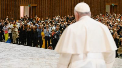 Vaticano: Papa destacou importância do «Evangelho transmitido na língua materna» e agradeceu às mães e avós, «as primeiras anunciadoras»