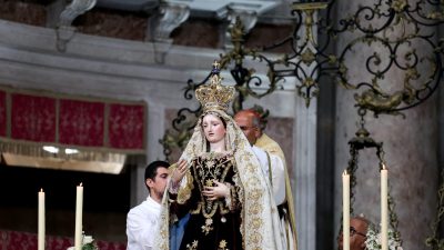 Mafra: Cardeal Tolentino Mendonça coroou imagem de Nossa Senhora da Soledade (c/fotos)