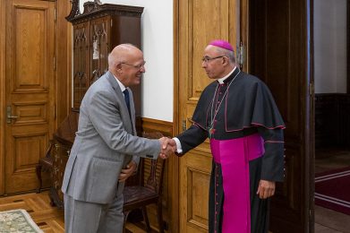 Igreja/Estado: Patriarca de Lisboa recebido pelo presidente da Assembleia da República e pelo primeiro-ministro de Portugal