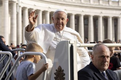 Vaticano: Papa apela ao compromisso político e social dos católicos