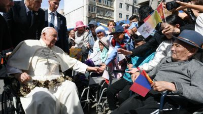Ásia: Papa chegou à Mongólia, uma viagem de mais de oito mil quilómetros e 11 telegramas a chefes de Estado