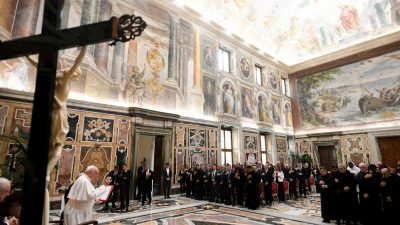 Igreja: Papa pede «dispensadores de misericórdia»