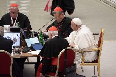 Vaticano: «Teologia terá de enfrentar profundas transformações culturais», Francisco