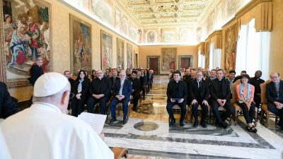 Migrações: Papa pede mentalidade de proximidade e acolhimento