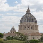 Igreja: Vaticano excomunga arcebispo Carlo Maria Viganò por cisma