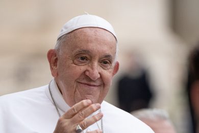 Vaticano: Papa cancela agenda para este sábado devido a uma «leve gripe»