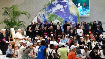 Vaticano: Cardeal Tolentino Mendonça projeta I Jornada Mundial das Crianças, com mensagens de paz e diálogo