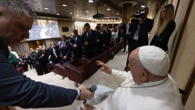 Vaticano: Papa assistiu a documentário sobre a Ucrânia e reafirma que «as guerras sempre são uma derrota»