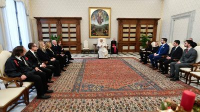 Vaticano: Papa alerta para a «tentação da corrupção»