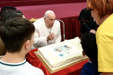 Vaticano: Papa celebra aniversário com crianças assistidas em estrutura pediátrica