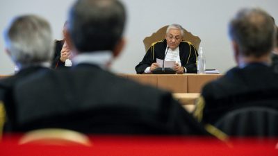 Vaticano: Cardeal Angelo Becciu condenado a pena de prisão por fraude financeira