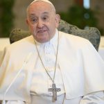 Vaticano: Saúde do Papa está a melhorar, refere comunicado