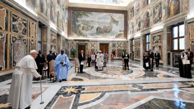 Vaticano: Papa pede resposta «multilateral» a desafios globais da guerra e do clima