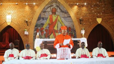 Igreja: Conferências Episcopais Africanas demarcam-se de declaração sobre bênçãos a uniões homossexuais