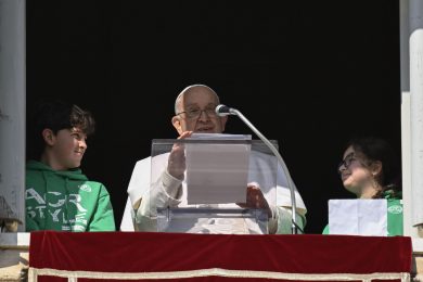 Vaticano: A guerra é uma «catástrofe para as pessoas e uma derrota para a humanidade», alerta o Papa