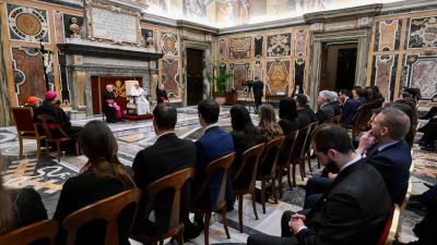 Vaticano: Papa quer ver brilhar nos olhos da juventude a sua criatividade