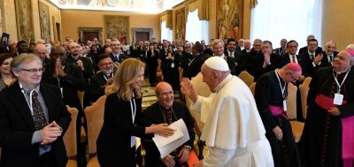 Vaticano: Papa desafiou universidades católicas a identificar «novas fronteiras» para ação da Igreja
