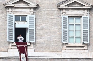 Vaticano: Papa alerta para sociedade prisioneira da «pressa»