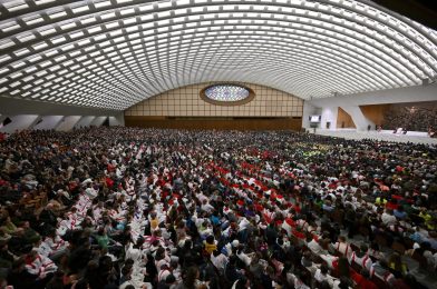 Vaticano: Papa propõe Quaresma de mudança, com apelos à paz
