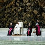 Vaticano: Papa regressa a compromissos públicos, alertando para drama das minas terrestres