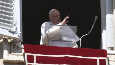 Vaticano: Papa convida católicos a procurar «luz de Jesus» na oração e na atenção ao próximo
